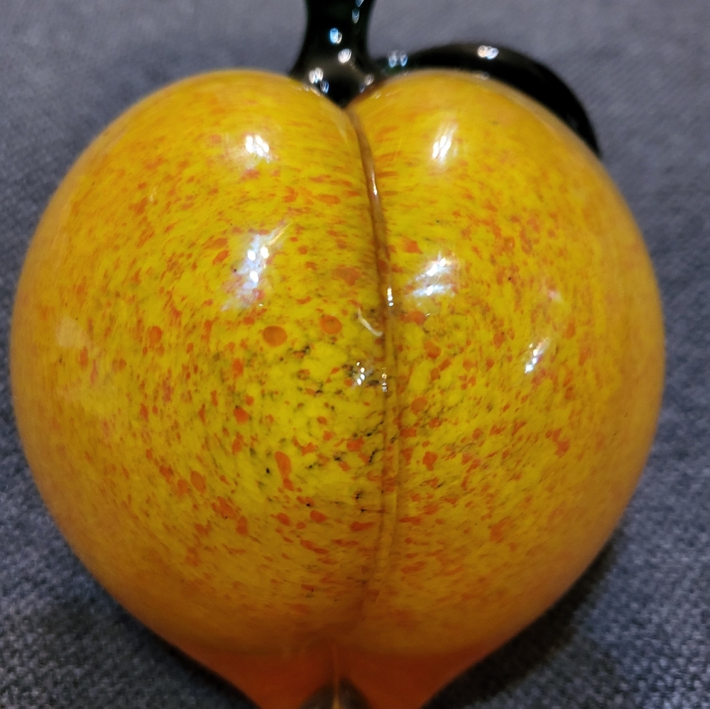 Glass peach perweight